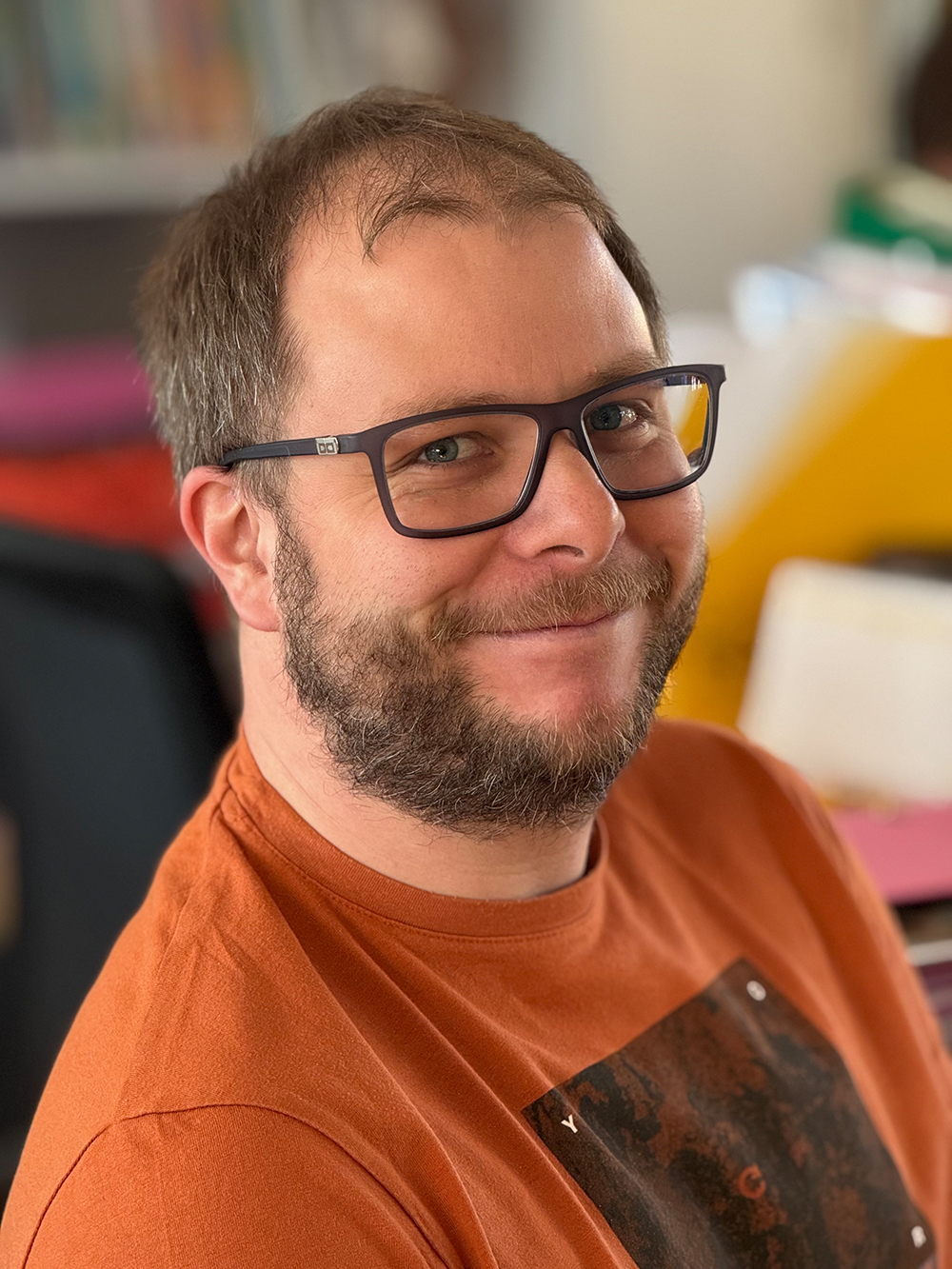 Das Bild zeigt eine Lehrperson